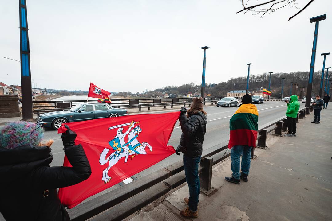 Kaune nusidriekė šventinė automobilių kolona