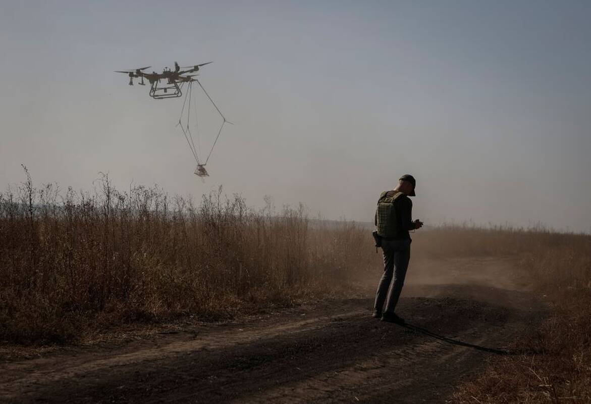 
<span>Žiniasklaida: per dronų smūgį Ukrainoje žuvo Estijos karys</span>
