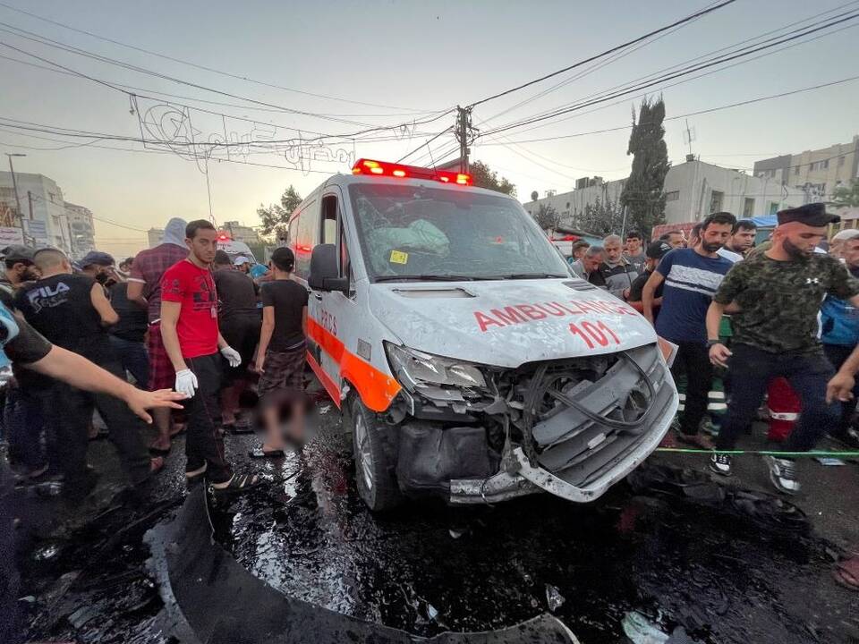 Izraelio kariuomenė patvirtino smūgį greitosios pagalbos automobiliui Gazoje