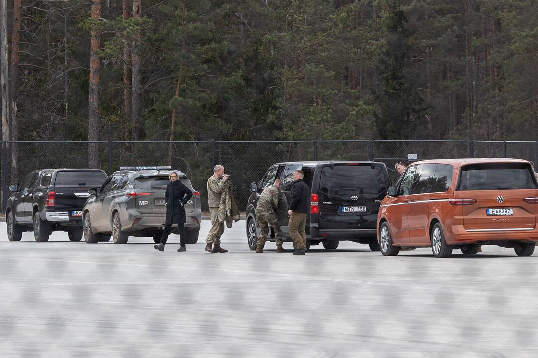 JAV ambasadorė Lietuvoje lankėsi Pabradės poligone