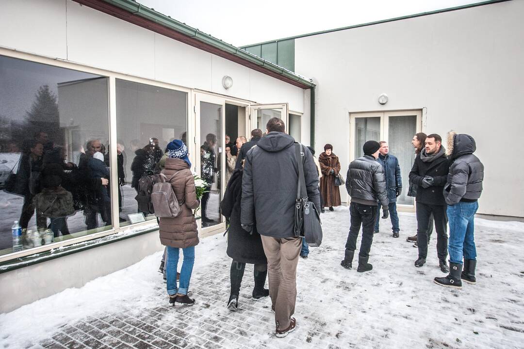 Į paskutinę kelionę palydėta nužudyta žurnalistė