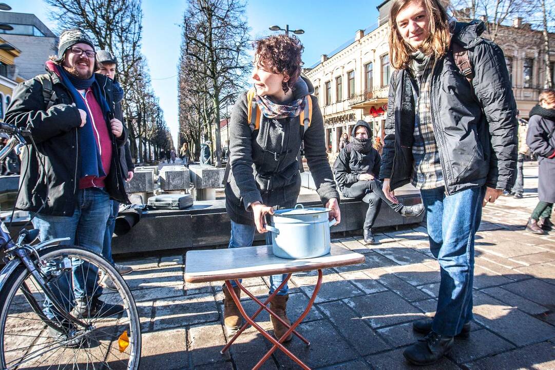 "Food not bombs" akcija 