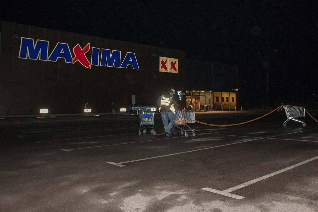 Įtartinas radinys prie "Maximos" Kaune