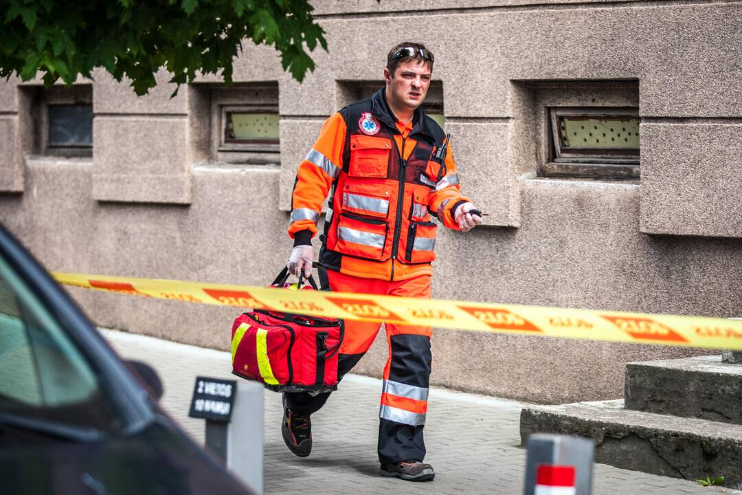 Moteris grasino susisprogdinti Kauno daugiabutyje