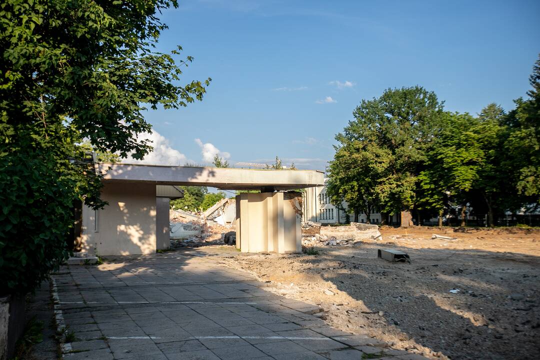 Griaunama legendinė Kauno kavinė “Kregždutė“
