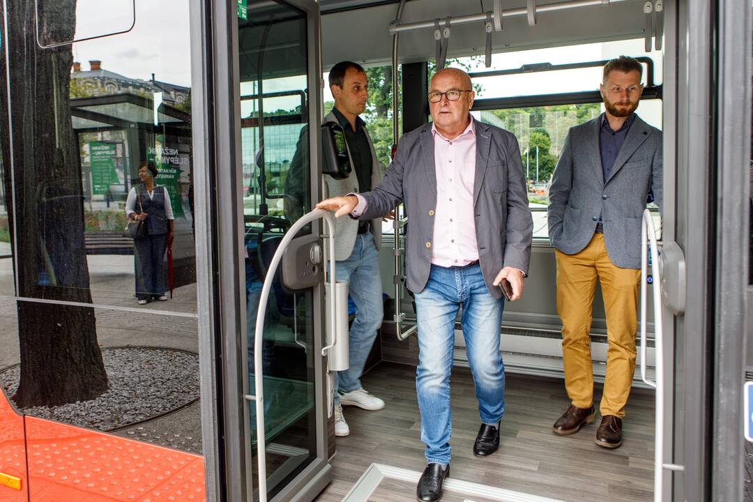 Kaune pristatė ilgąjį 18 metrų autobusą