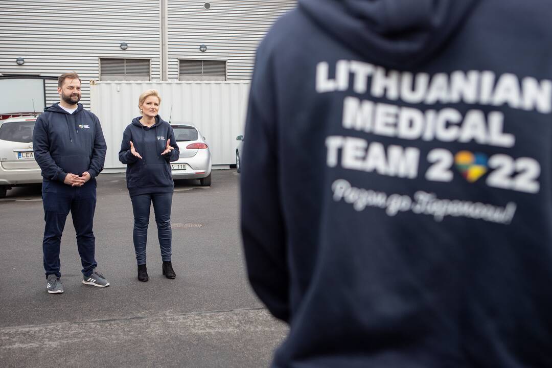 Kaune pasitikti iš Ukrainos grįžę Lietuvos medikai