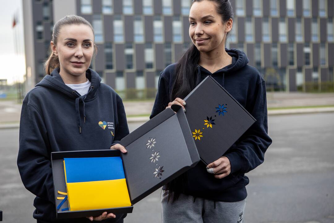 Kaune pasitikti iš Ukrainos grįžę Lietuvos medikai