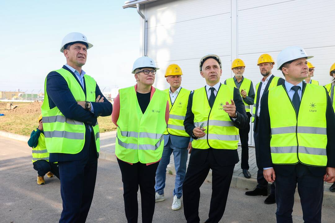 „Litgrid“ pastotėjė Alytuje pristatyti pirmieji sinchroniniai kompensatoriai jungčiai su kontinentinės Europos tinklais