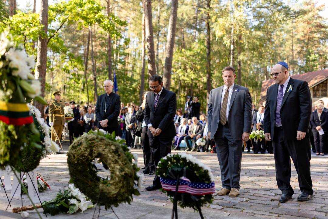 Holokausto aukų atminimas Panerių memoriale