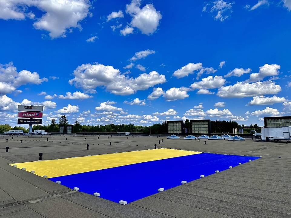 Nuo TV bokšto iki gatvių: NATO viršūnių susitikimui Vilnius nusidažo Ukrainos spalvomis