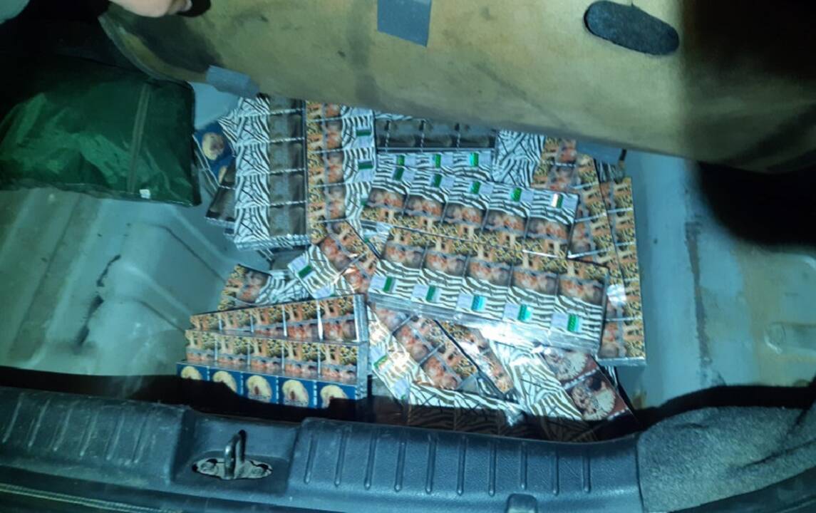 Su kontrabanda pričiuptas vyras bandė suktis iš padėties: esą rūkalus rado ir vežė policijai
