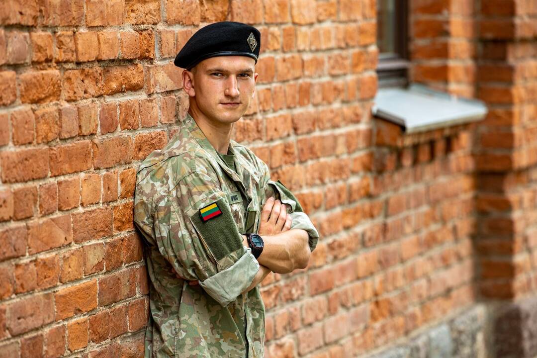Įvertino: V.Navickas pastebi, kad iš visų karinių specialybių archeologo darbas labiausiai panašus į išminuotojo.