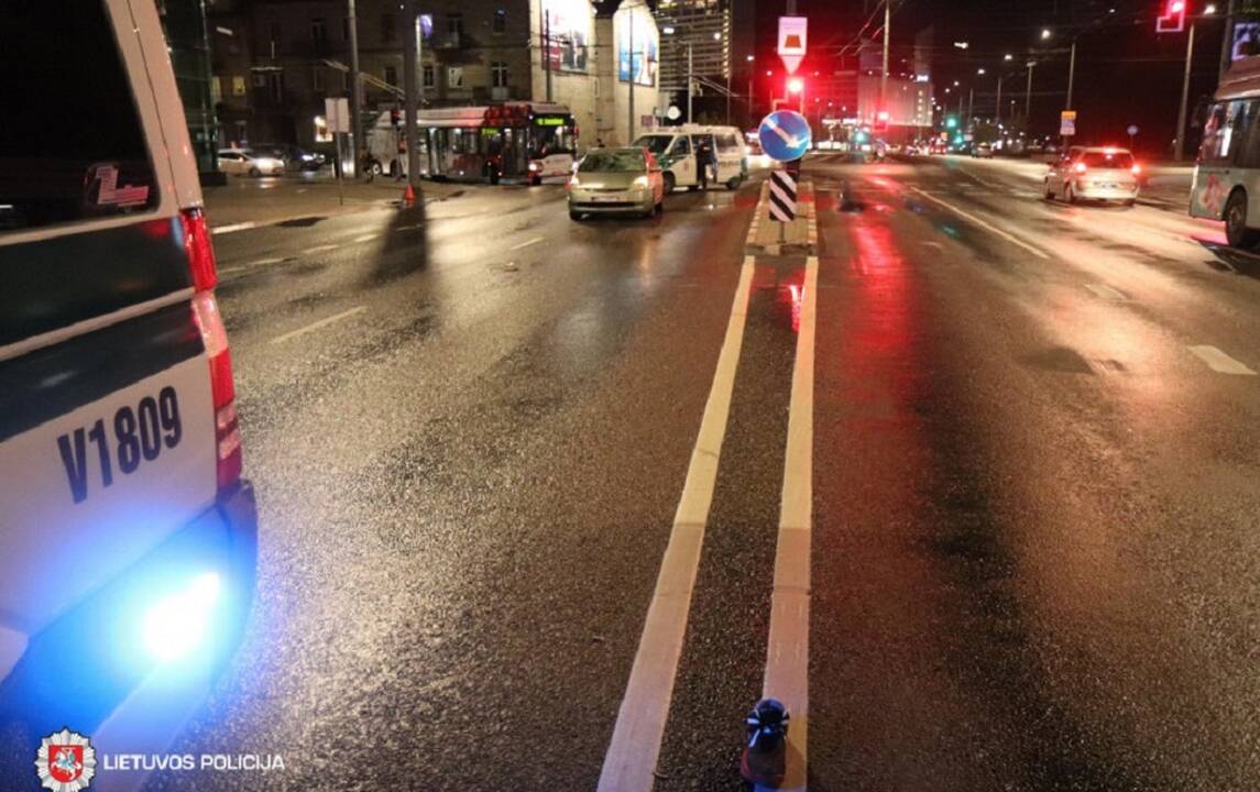 Trečiadienį žuvo vairuotojas, sužeisti pėstieji, elektrinių paspirtukų, dviračių vairuotojai