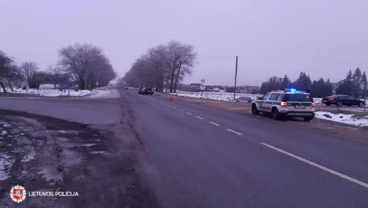 Praėjusi para keliuose: žuvo lengvojo automobilio vairuotojas