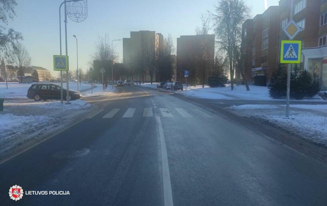 Praėjusi para keliuose: sužeisti penki žmonės, žuvo vairuotojas