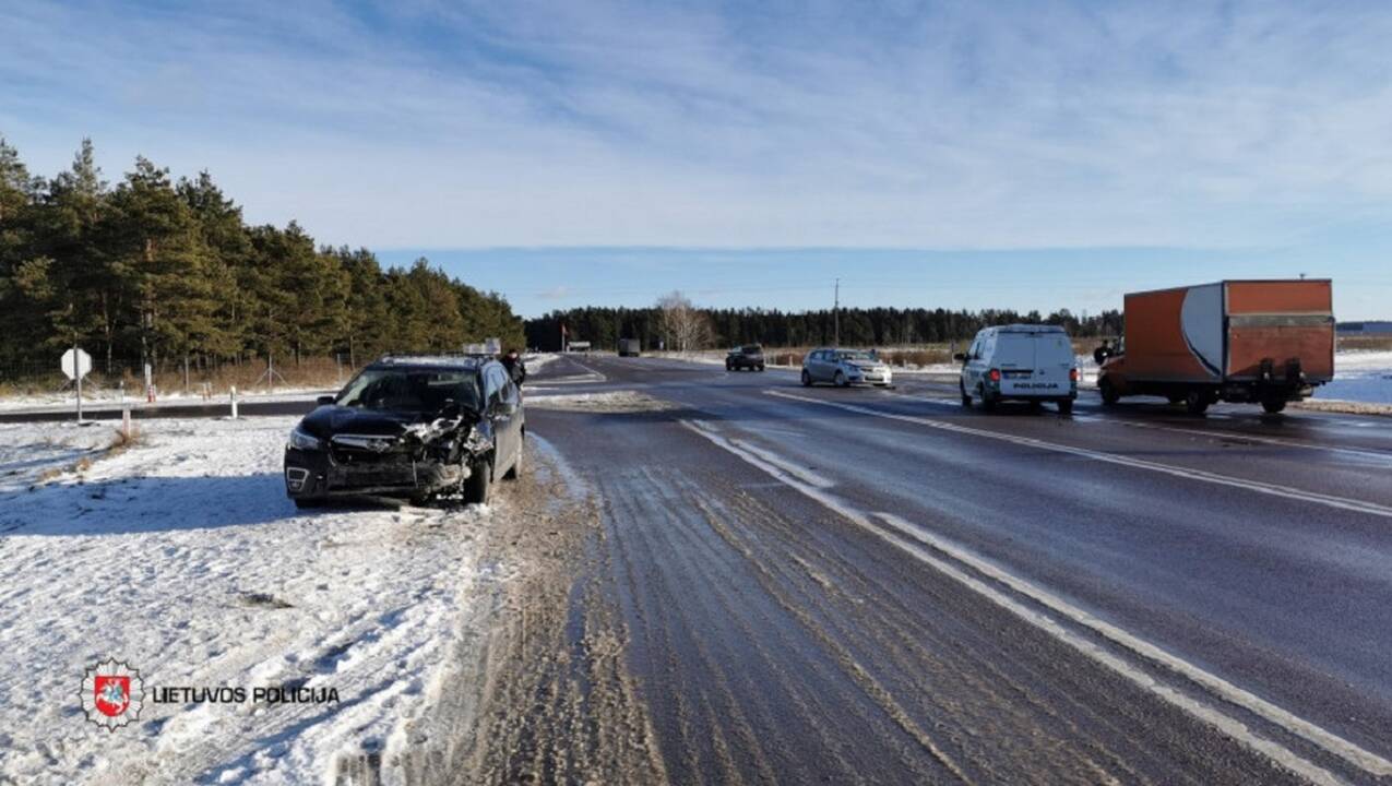Praėjusi para keliuose: sužeisti septyni žmonės