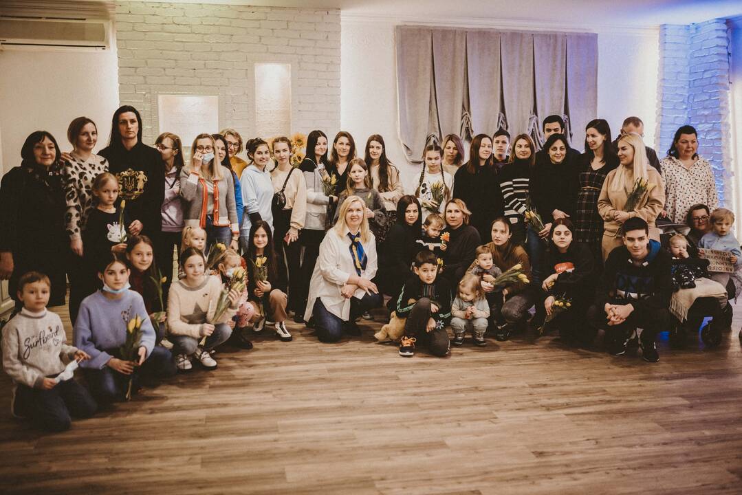 Sambūris: ukrainietes su vaikučiais restorano „Du“ savininkė D. Čapkauskienė kovo 8 d. pakvietė į šventę.