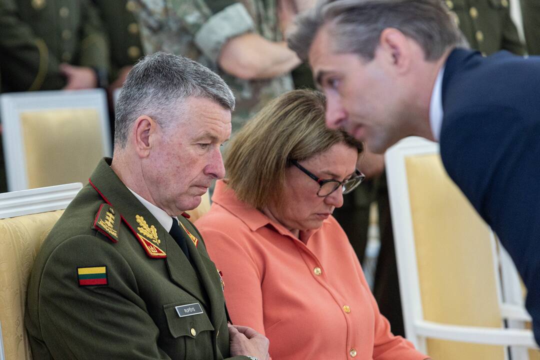 Prezidentas G. Nausėda suteikė generolo laipsnį Kariuomenės vadui V. Rupšiui.