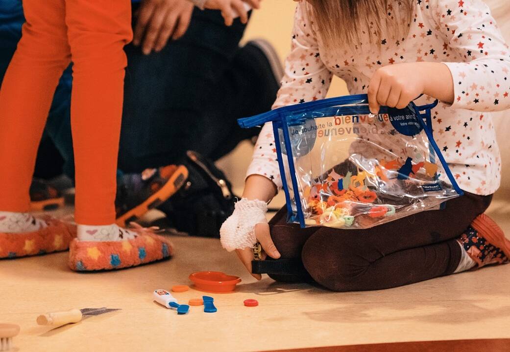 Įspėjimas: baterijos, iš pirmo žvilgsnio atrodančios nekenksmingai, yra pats pavojingiausias svetimkūnis vaikams, galintis sukelti pavojingų komplikacijų ir net mirtį. 