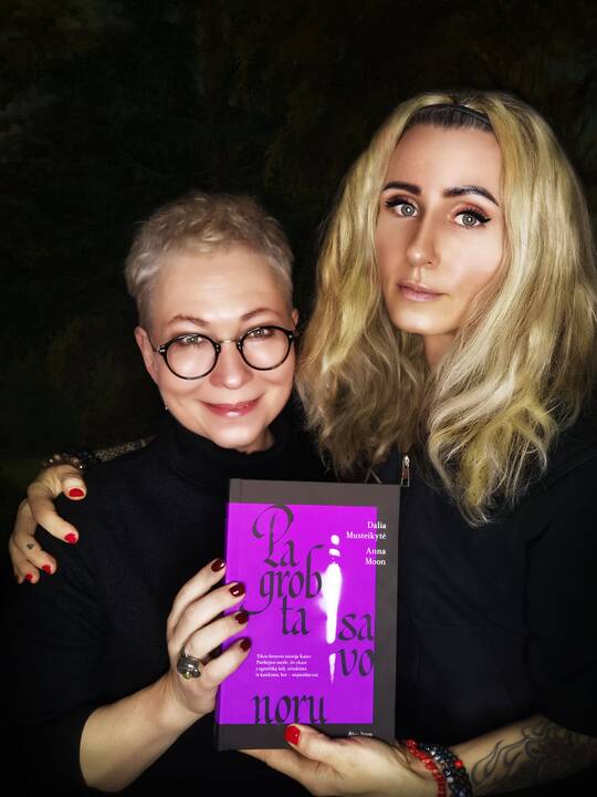 Dalia Musteikytė (kairėje) ir Anna Moon.