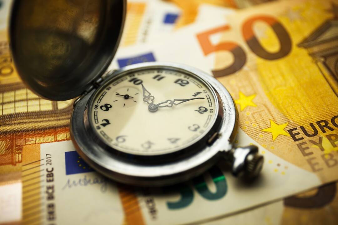 DI konkuruoja su būrėjomis: išrasta skaičiuoklė, nuspėjanti žmogaus mirties datą ir pajamas