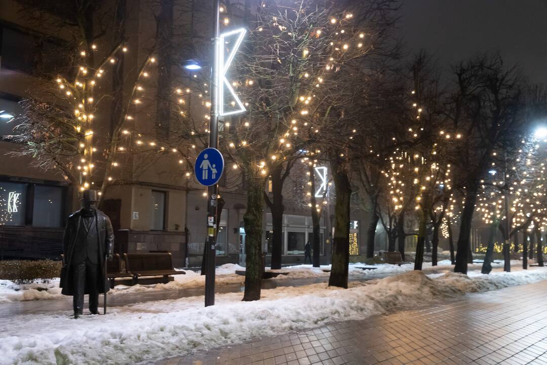 Kaune valandai užgeso Kalėdų eglė ir šventinis apšvietimas