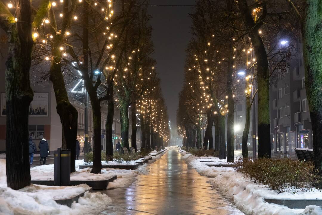 Kaune valandai užgeso Kalėdų eglė ir šventinis apšvietimas