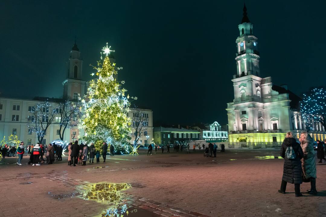 Kaune valandai užgeso Kalėdų eglė ir šventinis apšvietimas