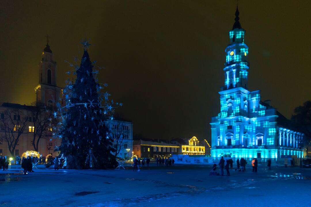 Kaune valandai užgeso Kalėdų eglė ir šventinis apšvietimas