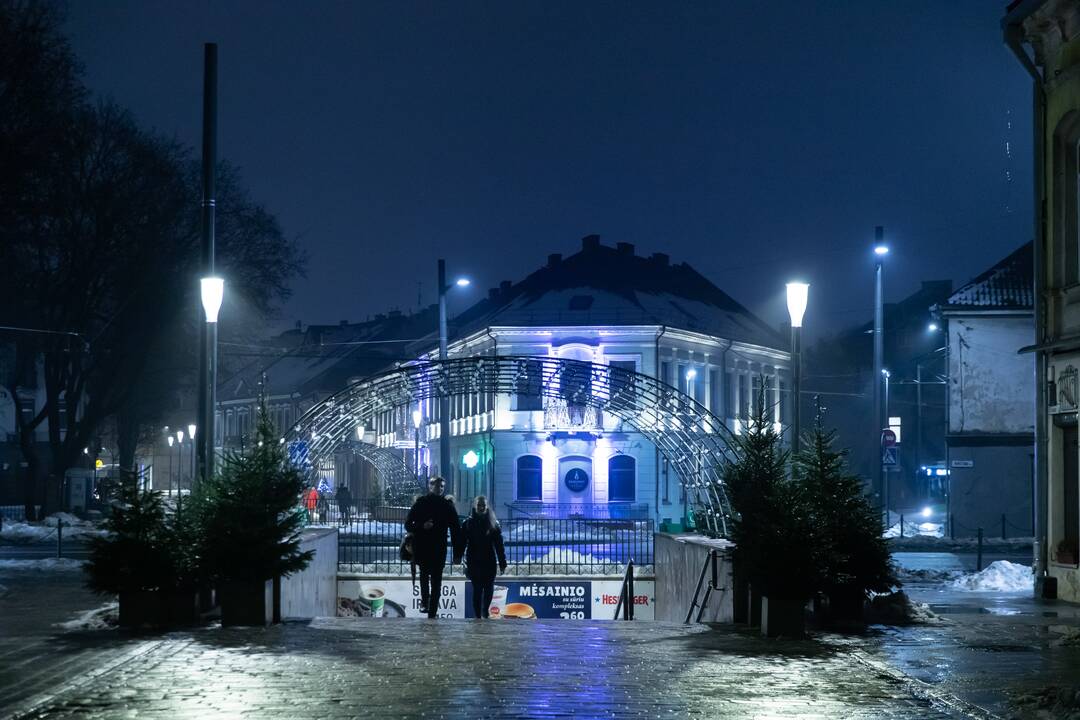Kaune valandai užgeso Kalėdų eglė ir šventinis apšvietimas