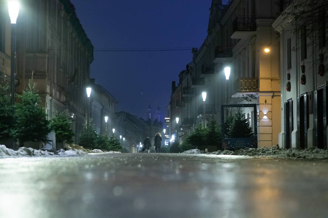 Kaune valandai užgeso Kalėdų eglė ir šventinis apšvietimas