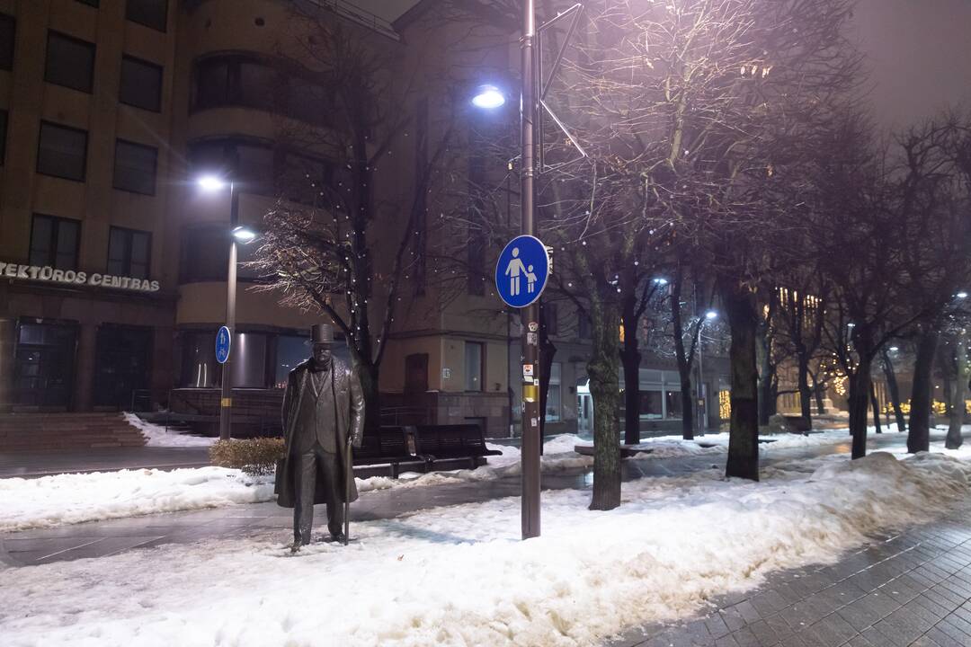 Kaune valandai užgeso Kalėdų eglė ir šventinis apšvietimas