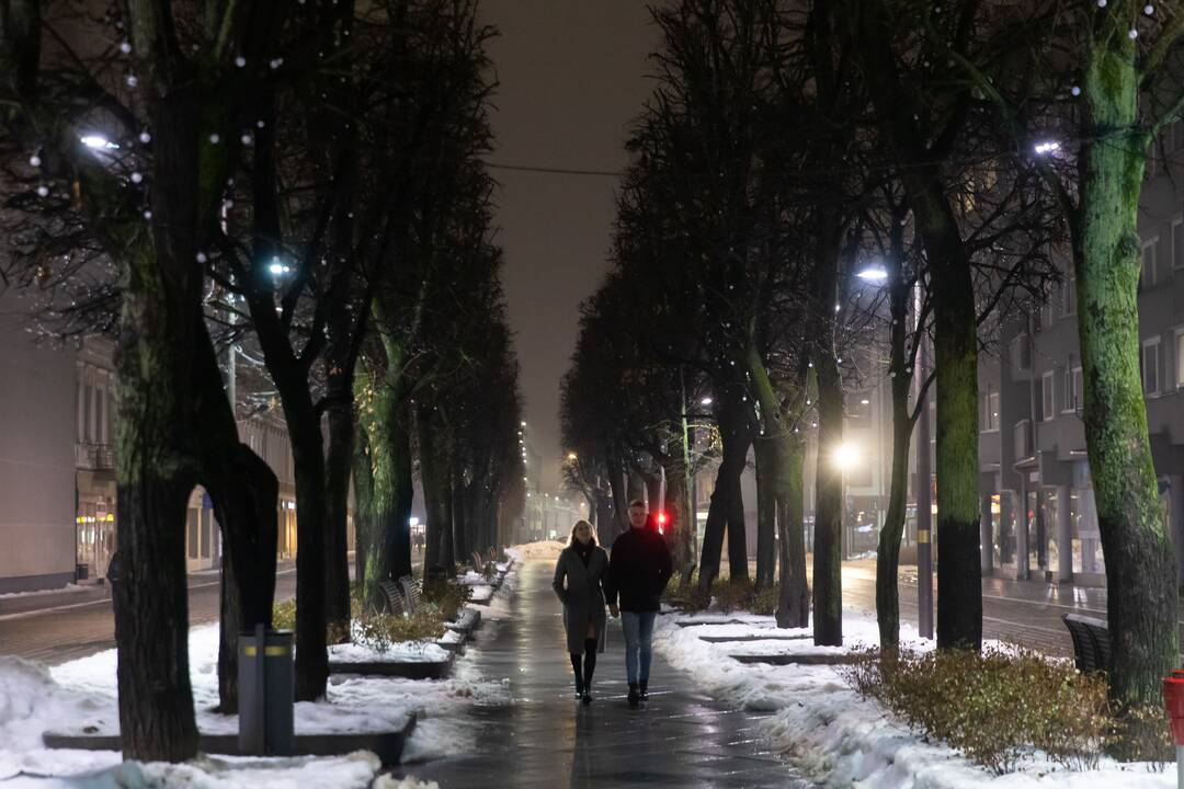 Kaune valandai užgeso Kalėdų eglė ir šventinis apšvietimas
