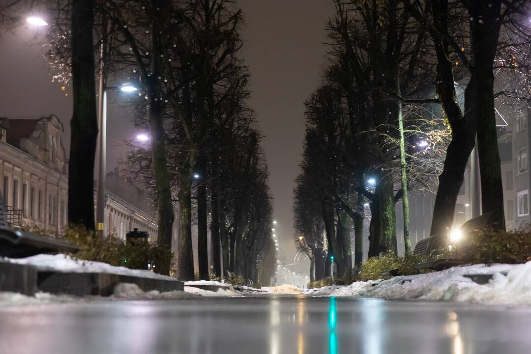Kaune valandai užgeso Kalėdų eglė ir šventinis apšvietimas