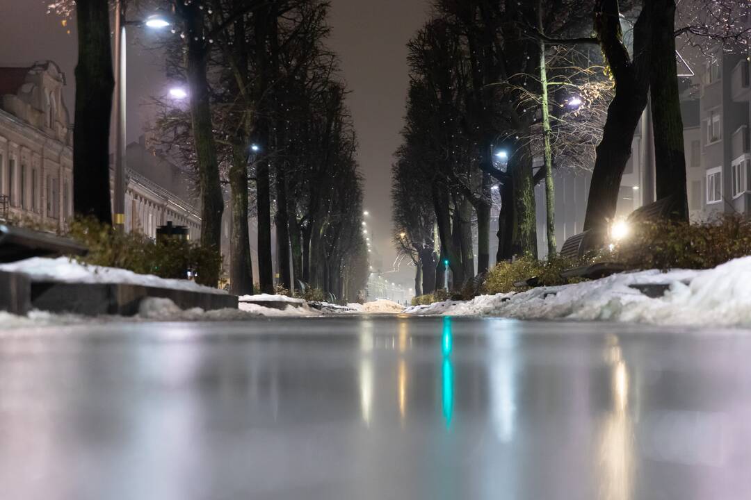 Kaune valandai užgeso Kalėdų eglė ir šventinis apšvietimas