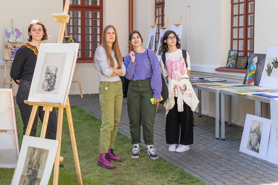 Kauno menininkų mugė Ukrainai paremti 