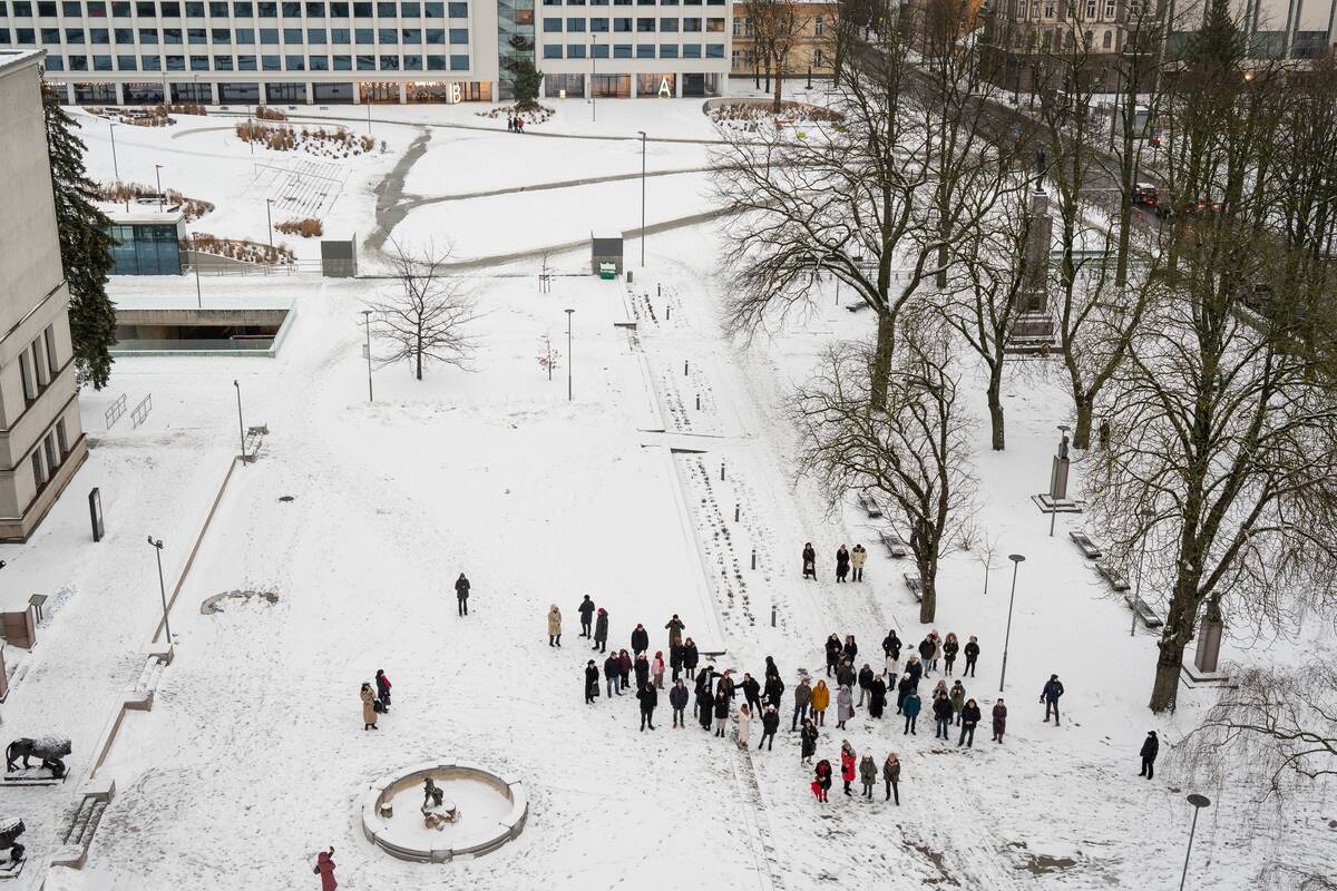 100 varpų dūžių už Izraelį