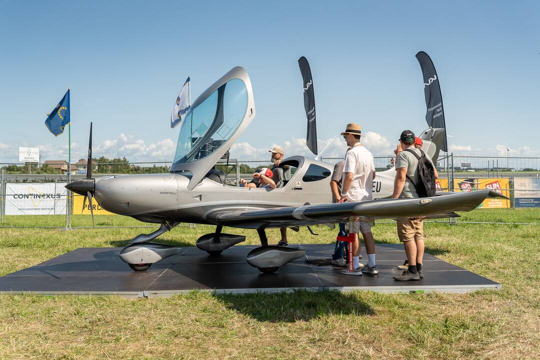 Žiūrovai mėgaujasi „Aurum 1006 km lenktynėmis“