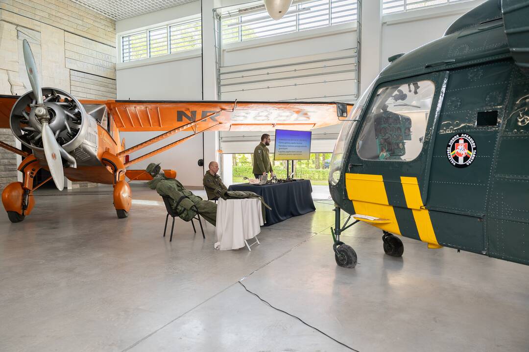 Aviacijos muziejuje savanoriai dalijosi patirtimi Ukrainoje
