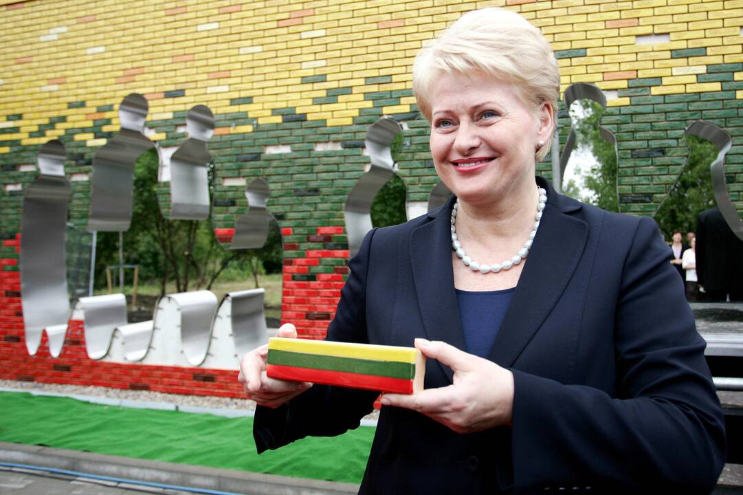 2010 m. Vilniuje iškilmingai atidengta skulptūra „Laisvės kelias“