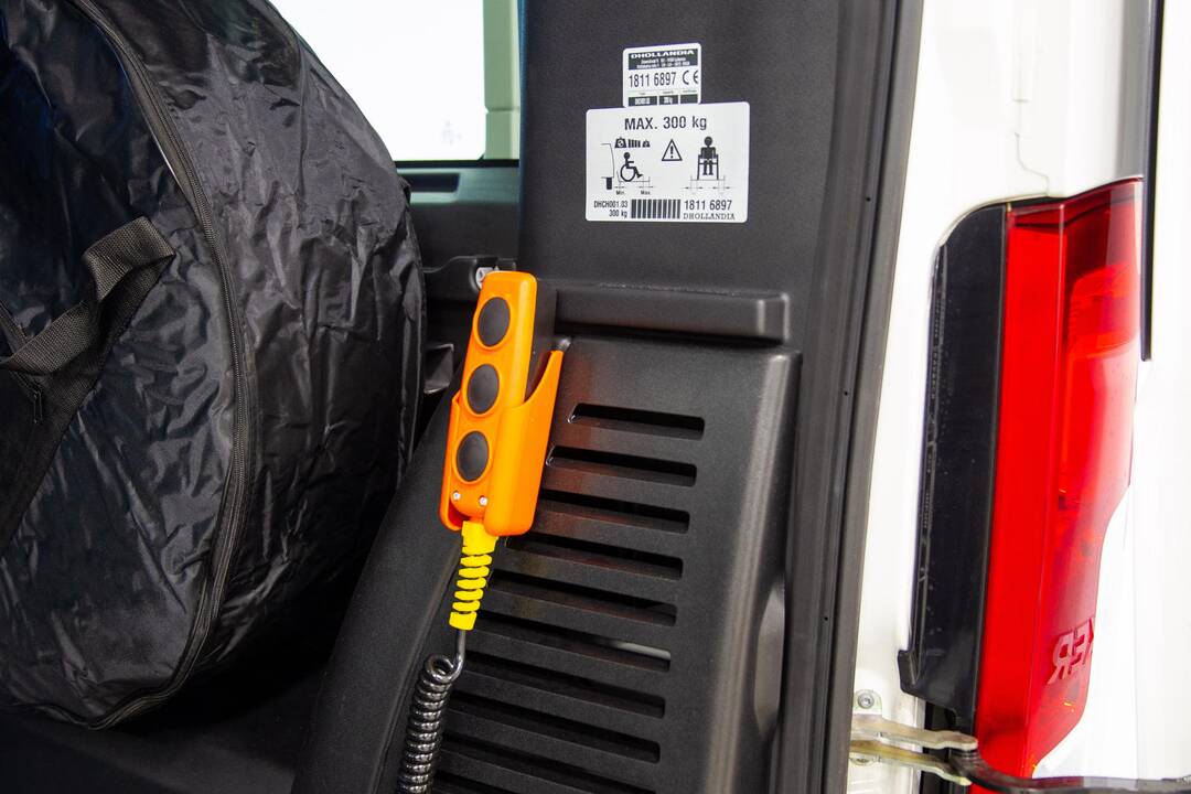 Neįgaliesiems nupirkti nauji autobusiukai