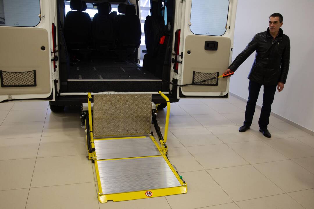 Neįgaliesiems nupirkti nauji autobusiukai