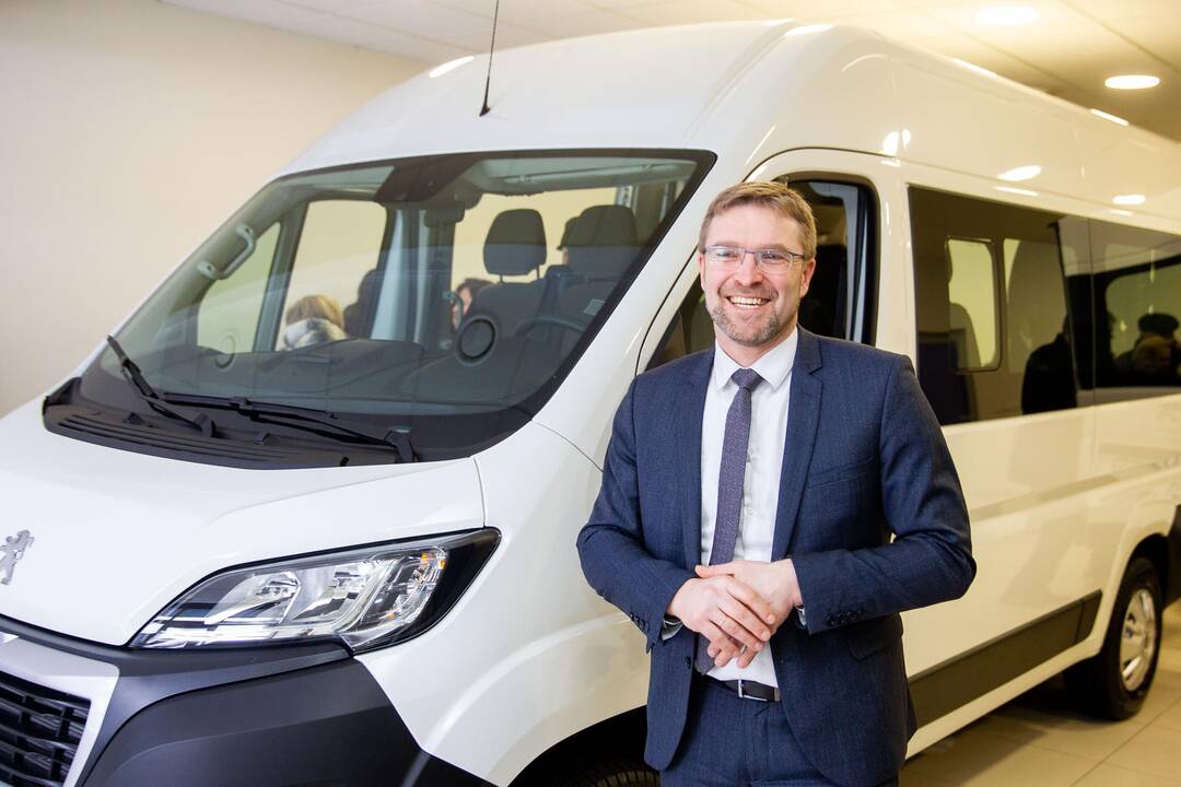 Neįgaliesiems nupirkti nauji autobusiukai
