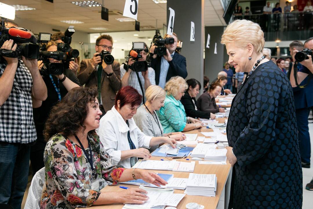 Iš anksto balsavo prezidentė D. Grybauskaitė
