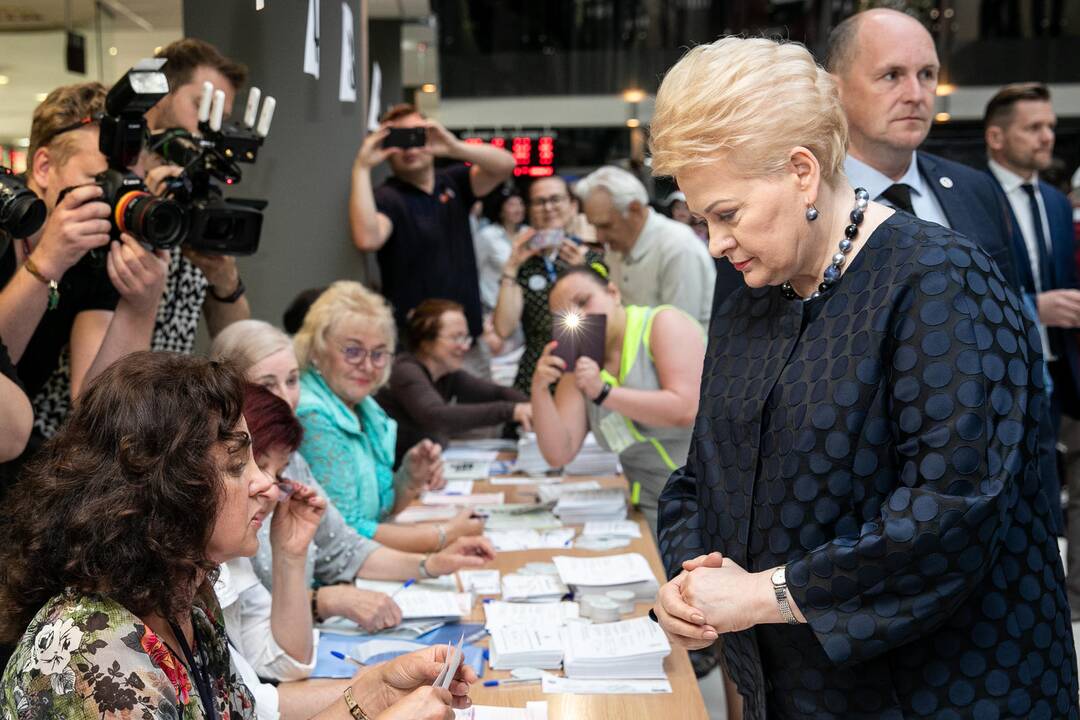 Iš anksto balsavo prezidentė D. Grybauskaitė