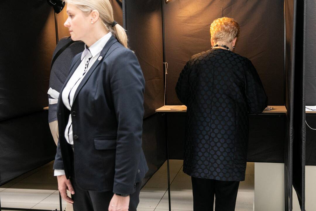 Iš anksto balsavo prezidentė D. Grybauskaitė