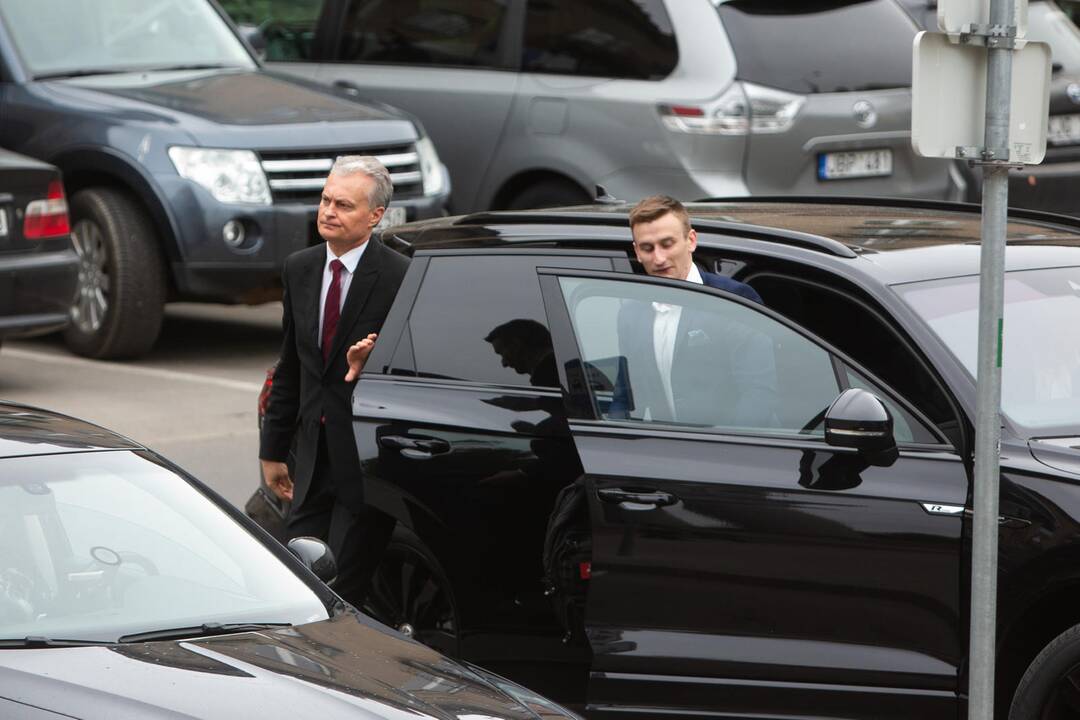 Naujai išrinktą prezidentą G. Nausėdą jau saugo apsauga