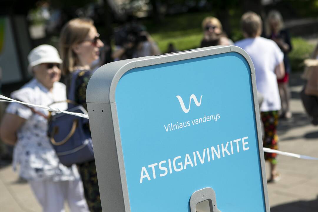 Mobiliųjų vandens gertuvių sostinėje atidarymas