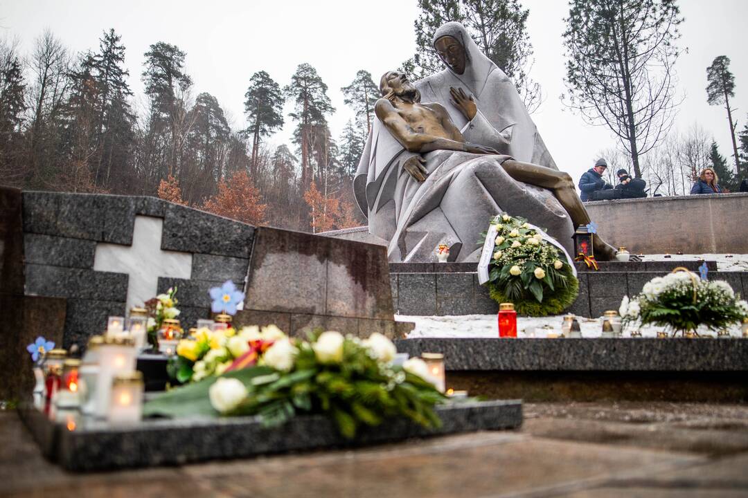 Žuvusiųjų už laisvę pagerbimo ceremonija Antakalnio kapinėse